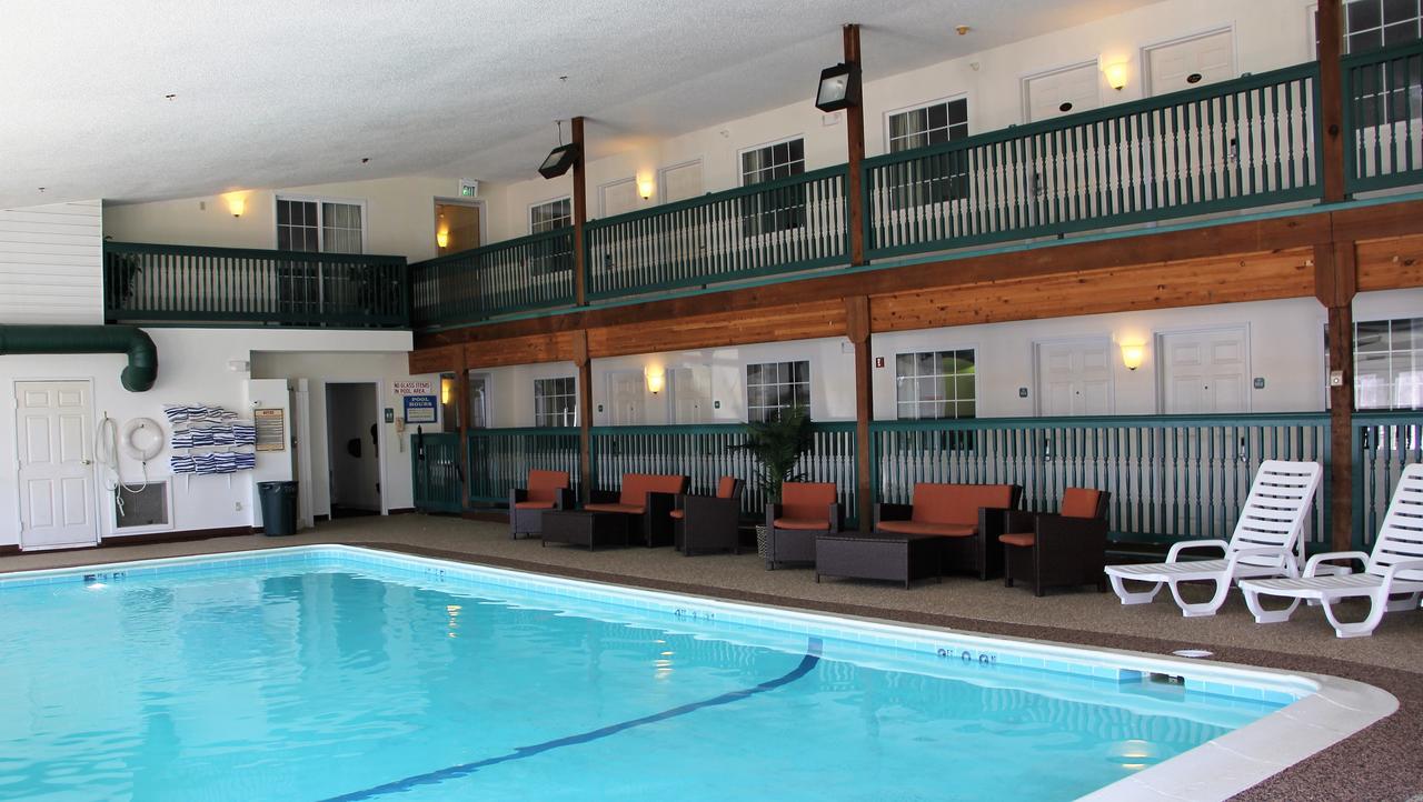 Voyager Inn Saint Ignace Exterior foto